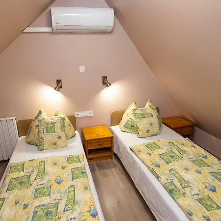 Cecey Apartman Eger Exterior foto