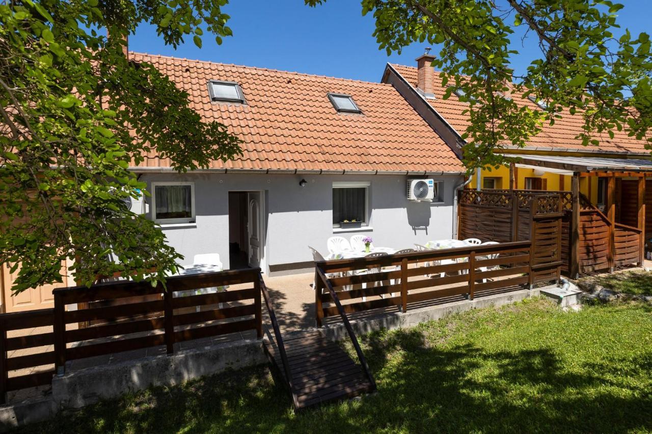Cecey Apartman Eger Exterior foto